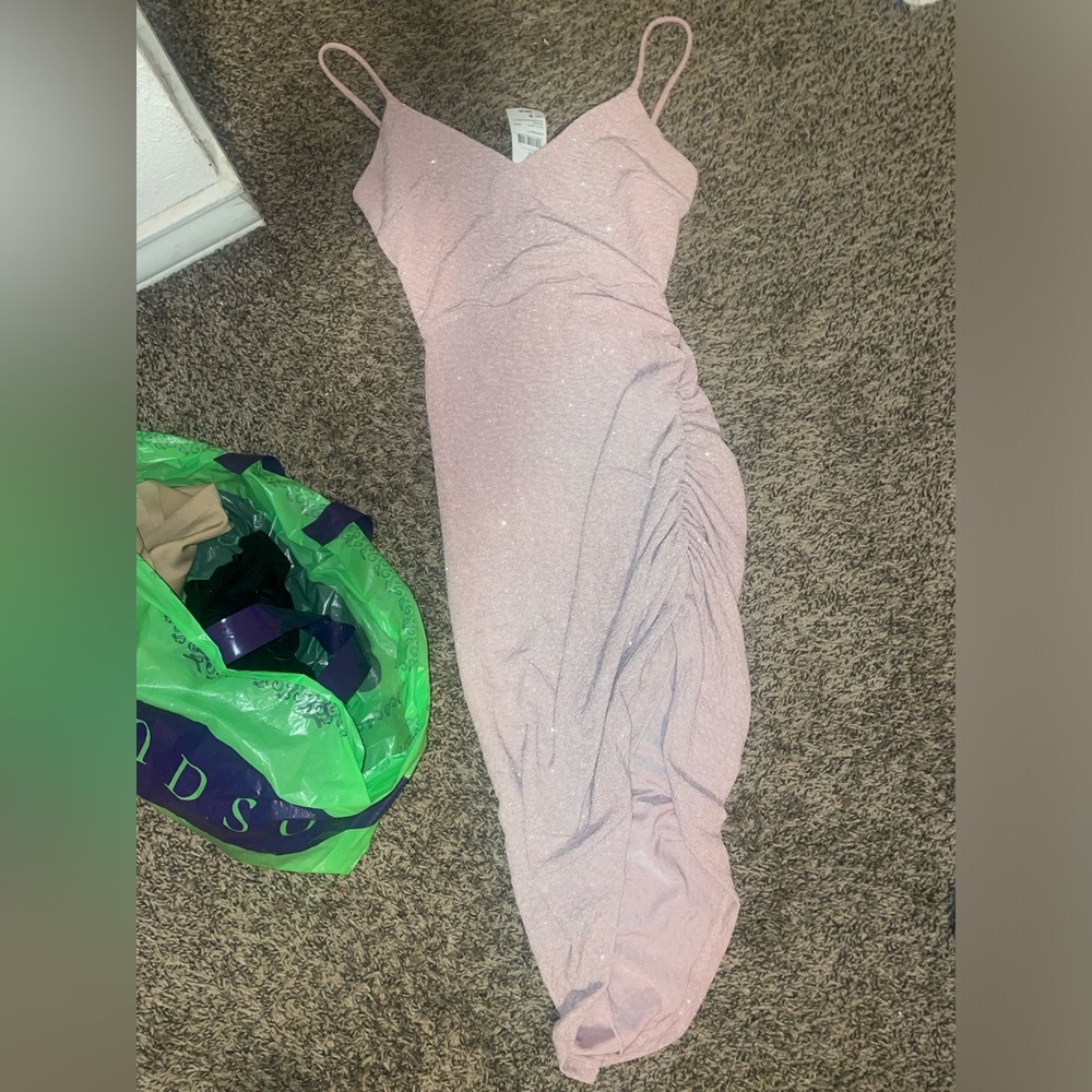 Worn once because of a sweet 16 I was in. Doesn’t flatter me so looking to sell.